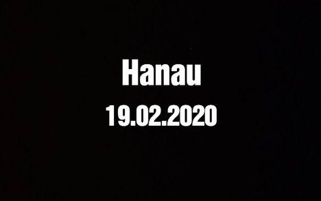 Das Foto zur Pressemitteilung der Linken NRW zum Terroranschlag von Hanau zeigt einen schwarzen Hintergrund. In weißer Schrift ist geschrieben: Hanau, 19.02.2020